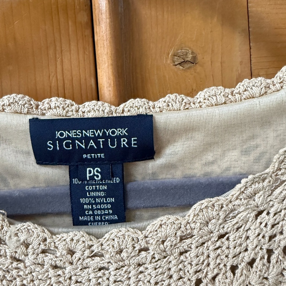 Jones New York Signature crochet lace overlay tank top in beige petite small EUC - Picture 5 of 7